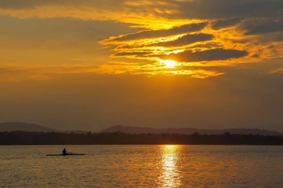 Little Suite Near Lake แวร์บาเนีย ภายนอก รูปภาพ